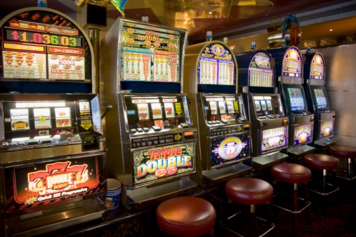 1397750545_vegas-style-slot-machines